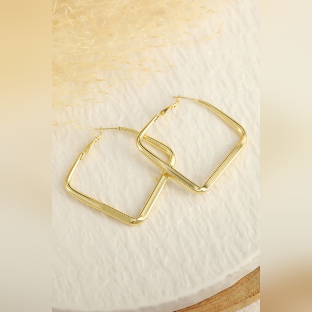 💕🎉HP💕🎉 Gold Square Hoop Earrings - Picture 4 of 5